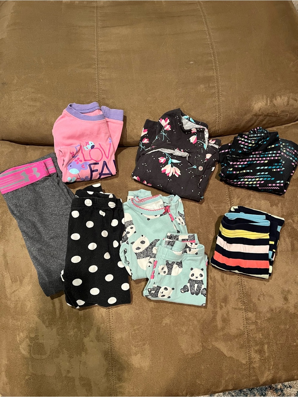 Girls lot of 3T clothing. Shirts, pjs, leggings/pants.